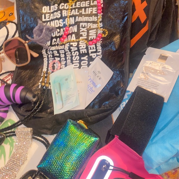 Freebies with ever purchase!! - Picture 6 of 8